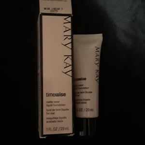 Foundation beige 3
